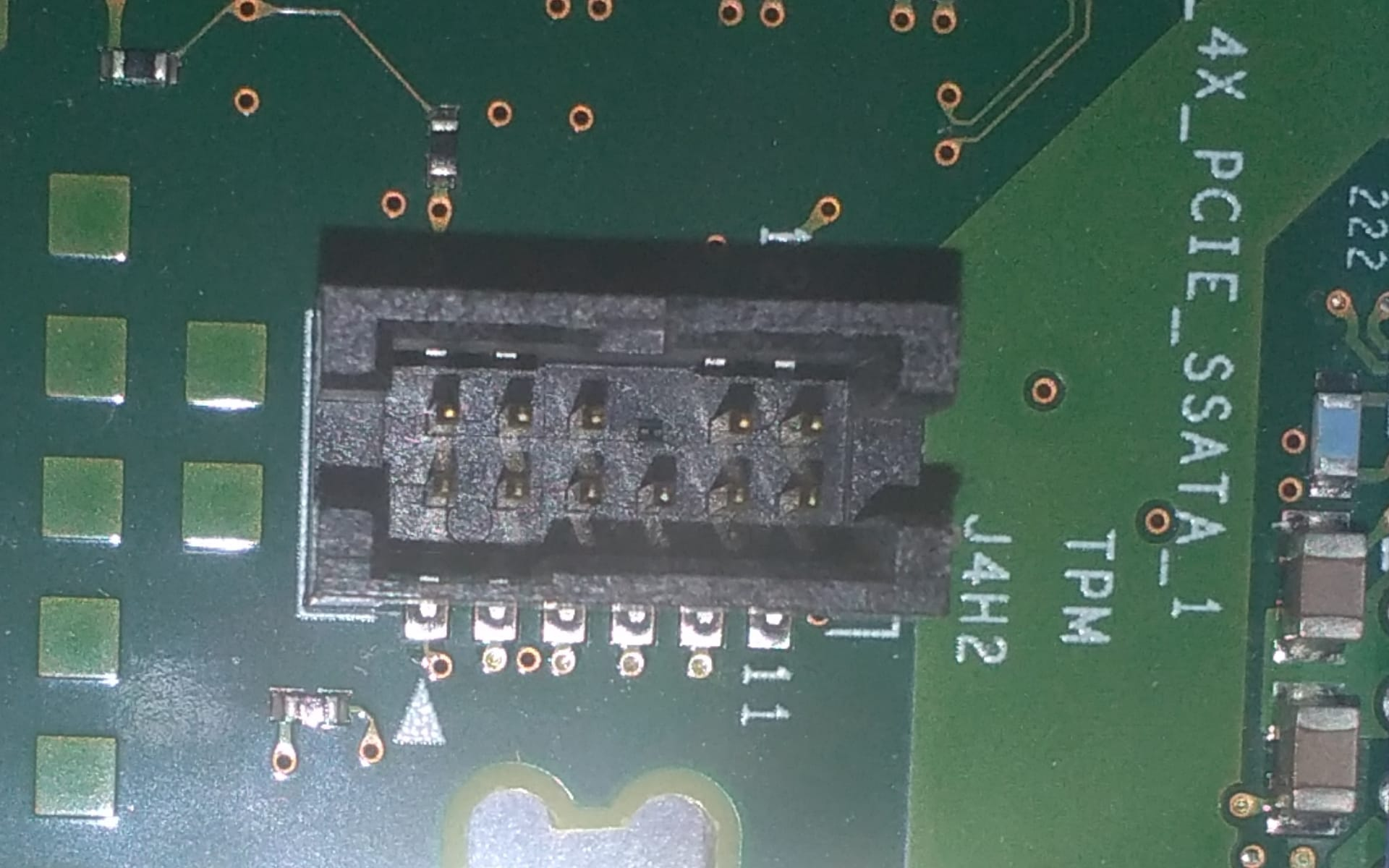 Intel S2600ST TPM 2.0 connector